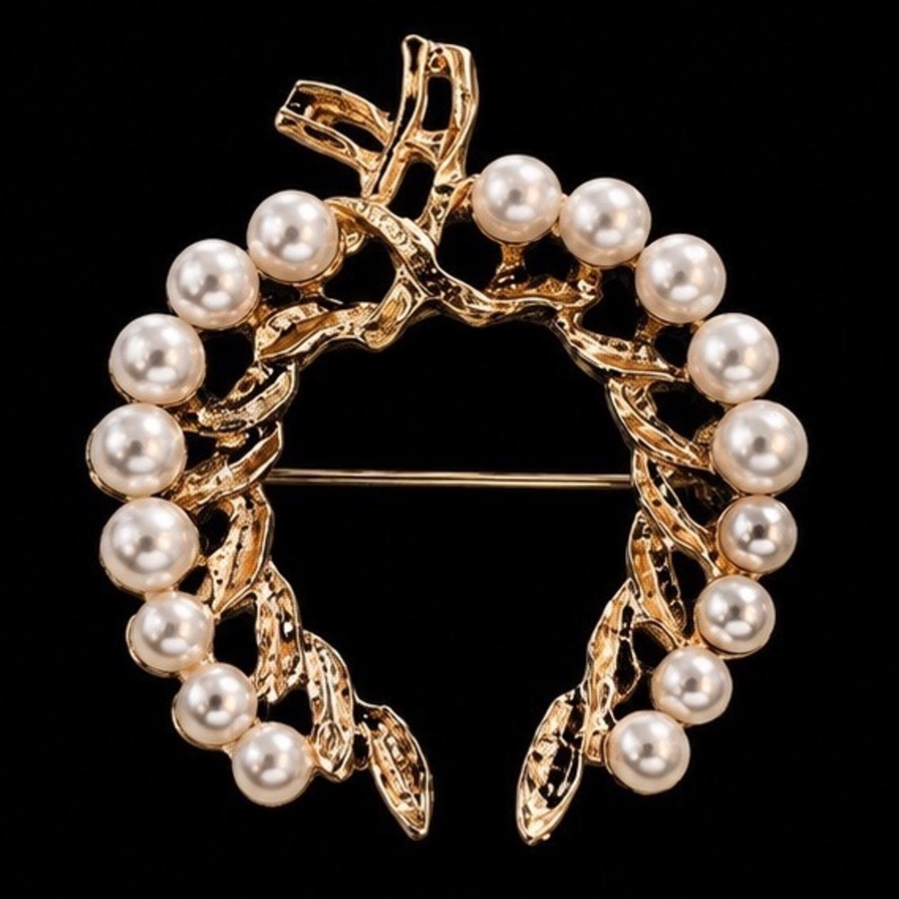 Pearlescent Beaded Wreath Brooch Pin Botanical Gold Tone Open Circle